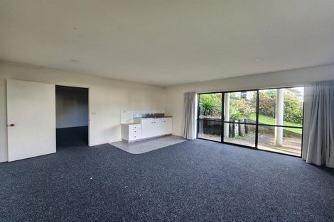 Photo of property in 18 Arden Place, Oakura, 4314