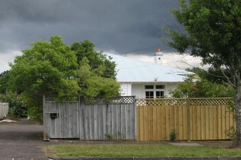 Photo of property in 14 Northall Road, New Lynn, Auckland, 0600