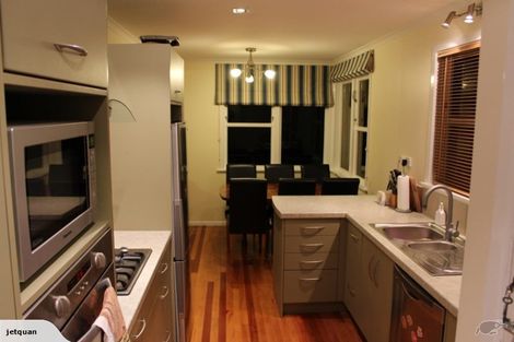 Photo of property in 6 Warren Street, Paparangi, Wellington, 6037