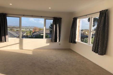 Photo of property in 14 Gwenand Place, Botany Downs, Auckland, 2010
