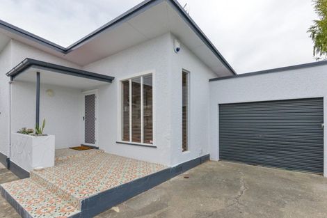 Photo of property in 2/409-411 Lyndon Road East, Hastings, 4122