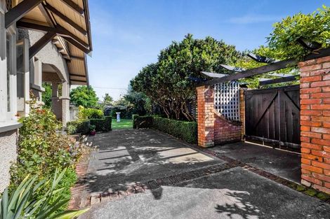Photo of property in 70 Collins Street, Hawera, 4610