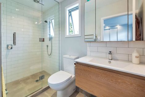 Photo of property in 9 Wharf Road, Te Atatu Peninsula, Auckland, 0610