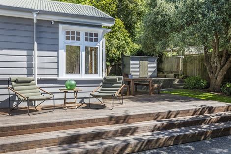 Photo of property in 57 Garden Road, Northland, Wellington, 6012