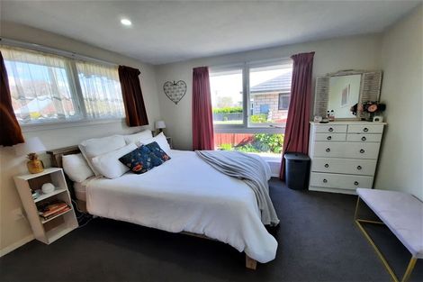 Photo of property in 43 Prestons Road, Redwood, Christchurch, 8051