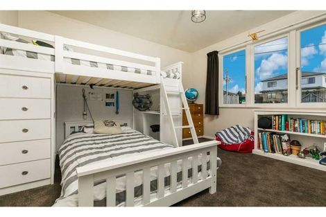 Photo of property in 100 Lincoln Park Avenue, Massey, Auckland, 0614