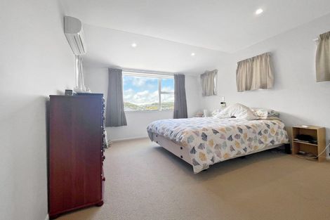 Photo of property in 70 Waverton Terrace, Churton Park, Wellington, 6037