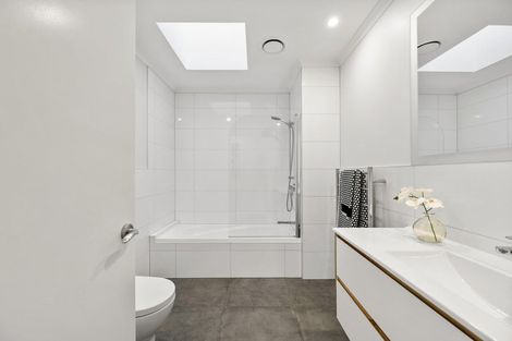 Photo of property in 3/6 The Parade, Island Bay, Wellington, 6023