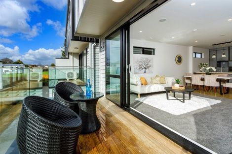 Photo of property in 4/19 Kingdale Road, Henderson, Auckland, 0610