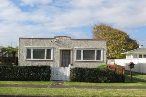 Photo of property in 15 Peachgrove Road, Te Atatu Peninsula, Auckland, 0610