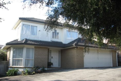 Photo of property in 2/2 Eske Place, Highland Park, Auckland, 2010