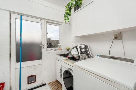 Photo of property in 4 Roberts Road, Te Atatu South, Auckland, 0610