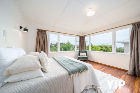 Photo of property in 139 Ruskin Road, Newlands, Wellington, 6037