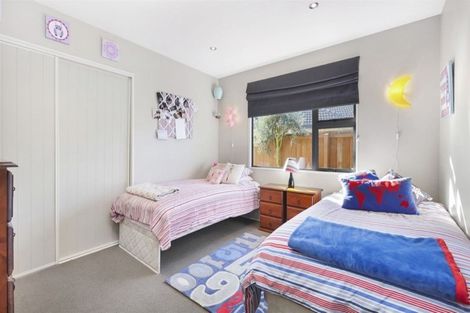 Photo of property in 25 Linkwater Way, Parklands, Christchurch, 8083