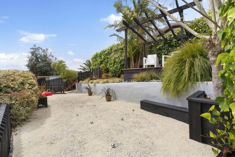 Photo of property in 11 Rangeview Road, Sunnyvale, Auckland, 0612