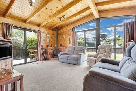 Photo of property in 3 Claret Place, Henderson, Auckland, 0612