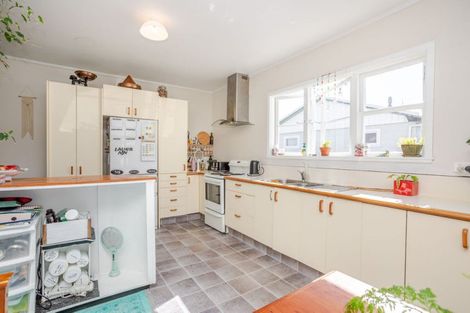 Photo of property in 28 Fox Street, Woodville, 4920