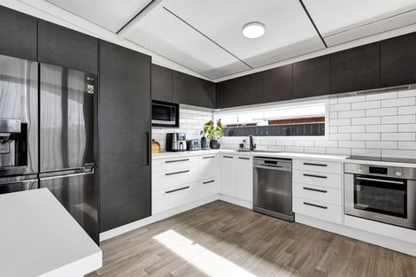 Photo of property in 24 Tukapa Street, Westown, New Plymouth, 4310