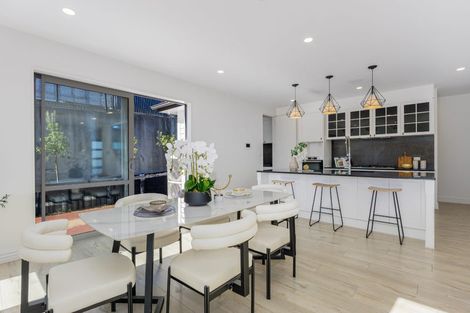 Photo of property in 10 Ian Gordon Lane, Orewa, 0931