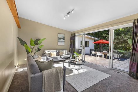 Photo of property in 100 Larsen Crescent, Tawa, Wellington, 5028