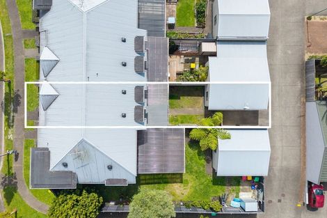 Photo of property in 3/8 Tuscany Way, Te Atatu Peninsula, Auckland, 0610