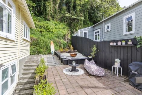 Photo of property in 27 Garden Road, Northland, Wellington, 6012