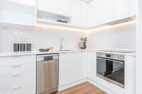 Photo of property in 27 Raukohekohe Road, Wiri, 2104