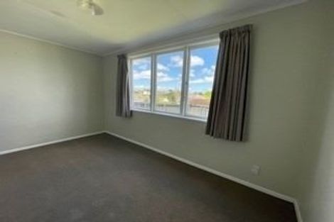 Photo of property in 47 Luckens Road, West Harbour, Auckland, 0618