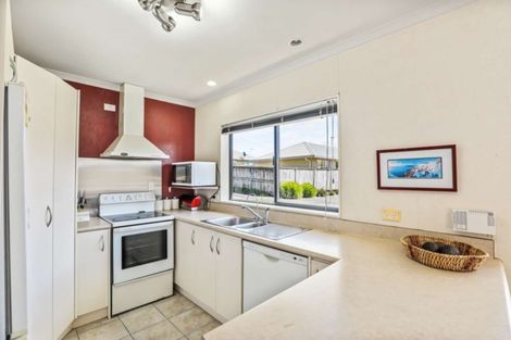 Photo of property in 34 Puriri Road, Pukekohe, 2120