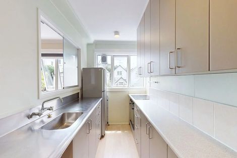 Photo of property in Victoria Court, 4u7 Queen Street, Mount Victoria, Wellington, 6011