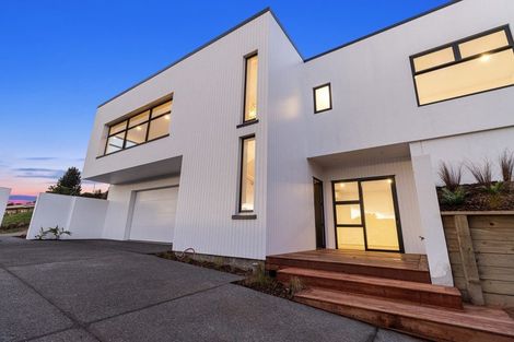 Photo of property in 228a Heta Road, Merrilands, New Plymouth, 4312