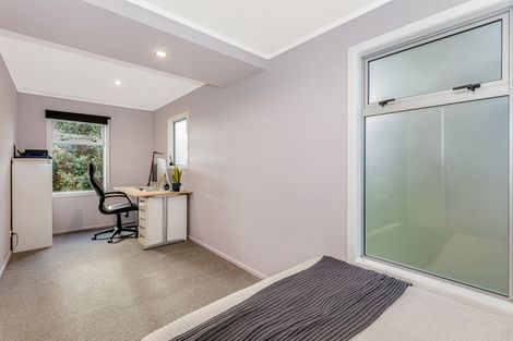 Photo of property in 57 Kahu Road, Paremata, Porirua, 5024