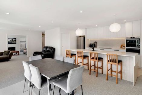 Photo of property in 1 Corsica Court, Fitzherbert, Palmerston North, 4410