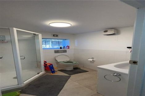 Photo of property in 158 Carlisle Road, Northcross, Auckland, 0632