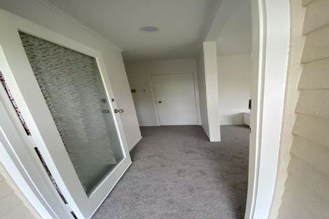 Photo of property in 33 Claverdon Drive, Massey, Auckland, 0614