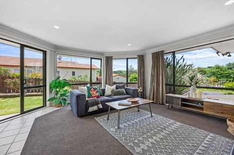 Photo of property in 38 Cabeleigh Drive, Helensville, 0800