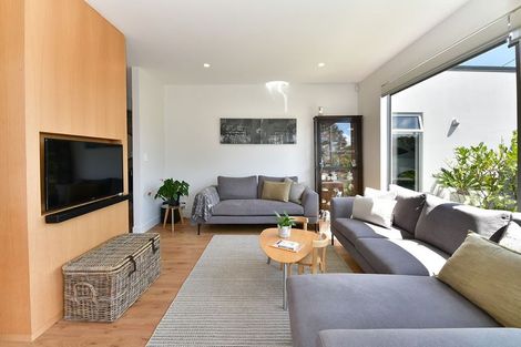 Photo of property in 52 Walton Street, Red Beach, 0932