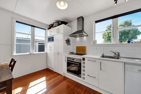 Photo of property in 10 Laurent Vc Street, Hawera, 4610