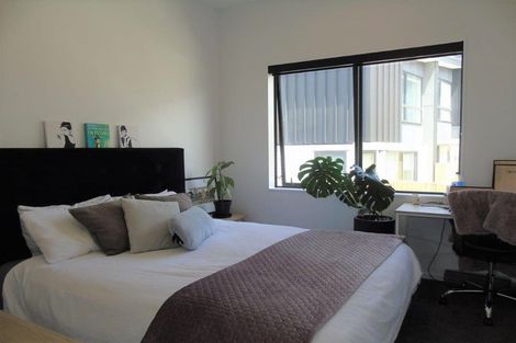 Photo of property in 62u3 Spenmoor Street, Newlands, Wellington, 6037