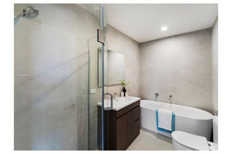 Photo of property in 11 Taipahitini Road, Rosehill, 2113