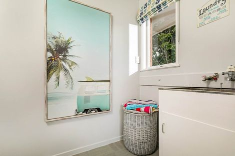 Photo of property in 2/6 Palawan Place, Torbay, Auckland, 0630