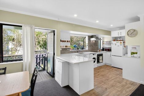 Photo of property in 2/43 Sabulite Road, Kelston, Auckland, 0602