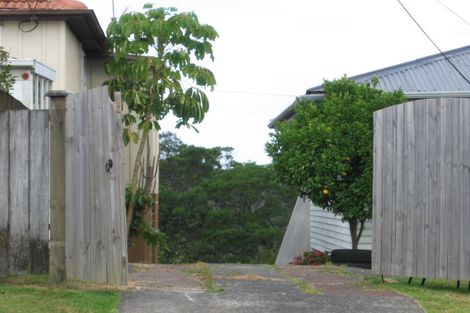 Photo of property in 3/42 Island Bay Road, Beach Haven, Auckland, 0626