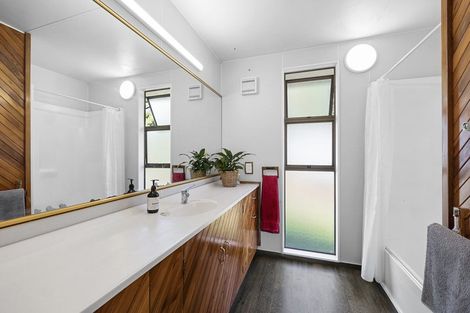 Photo of property in 4 Ward Place, Marfell, New Plymouth, 4310