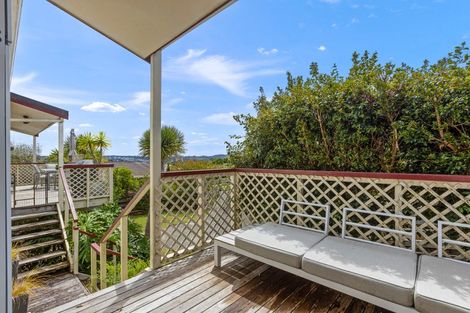 Photo of property in 10 Royalty Rise, Red Beach, 0932