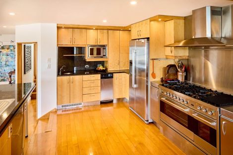 Photo of property in 76 The Crescent, Roseneath, Wellington, 6011