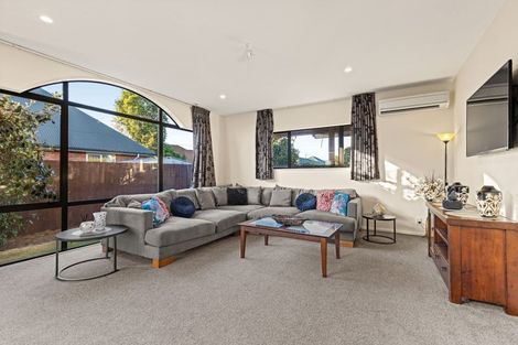 Photo of property in 10 Courtfield Close, Parklands, Christchurch, 8083