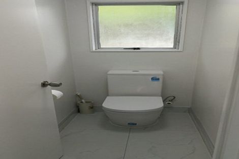 Photo of property in 41 Yeovil Road, Te Atatu Peninsula, Auckland, 0610