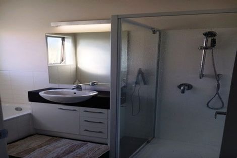 Photo of property in 32 Norcross Avenue, Henderson, Auckland, 0612