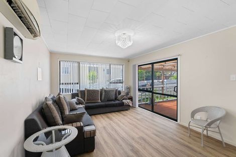 Photo of property in 13 Waari Avenue, Sunnyvale, Auckland, 0612